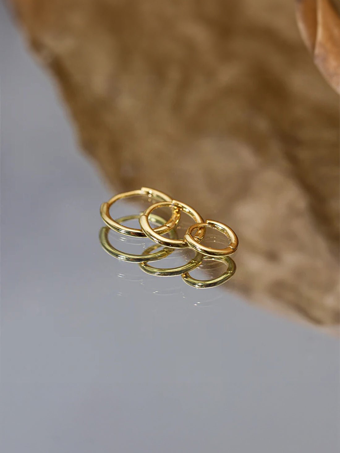 Emilie – Cercei din aur fin cu un luciu moale.