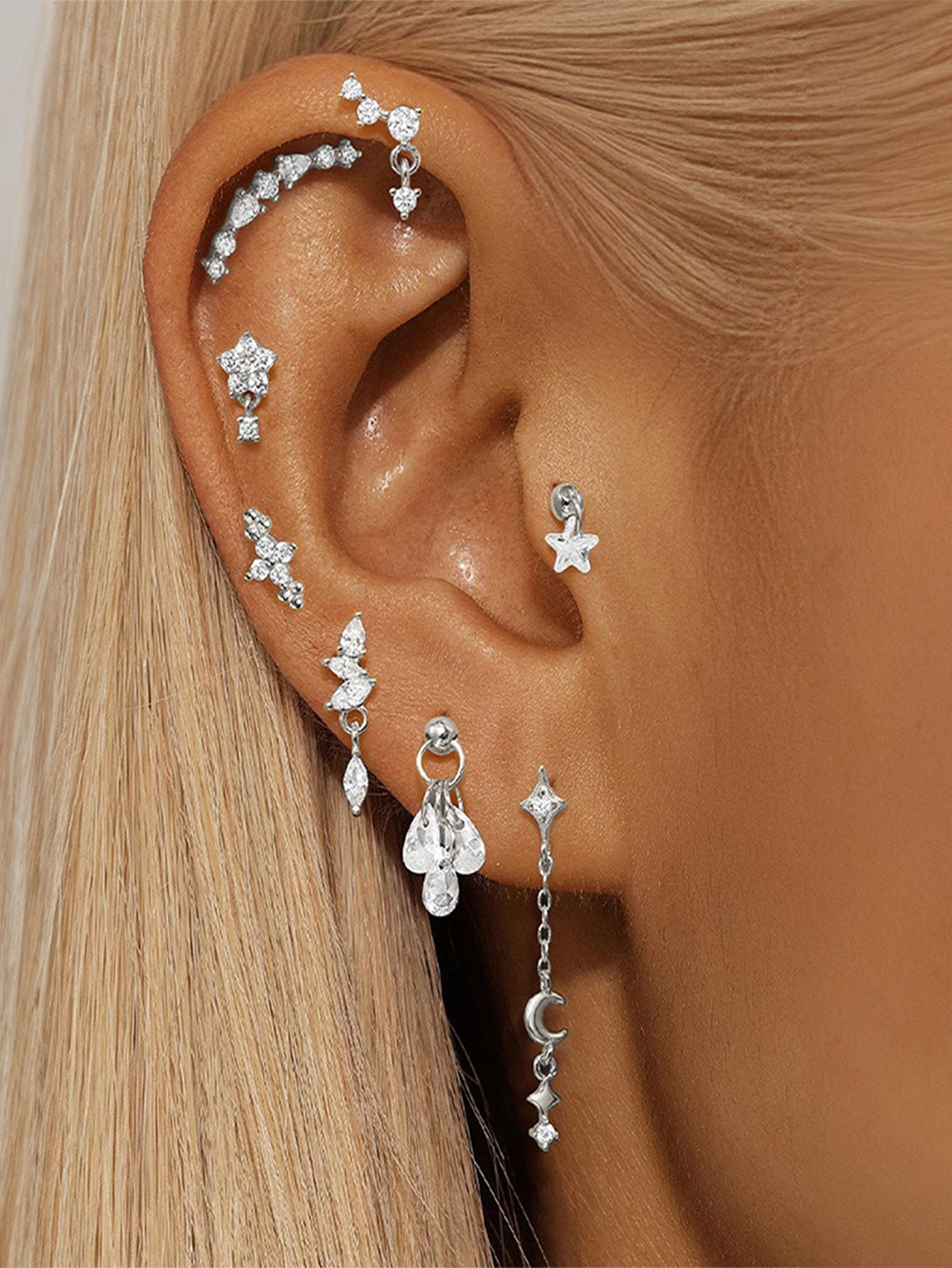 Selina – Cercei delicati cu detaliu mobil.