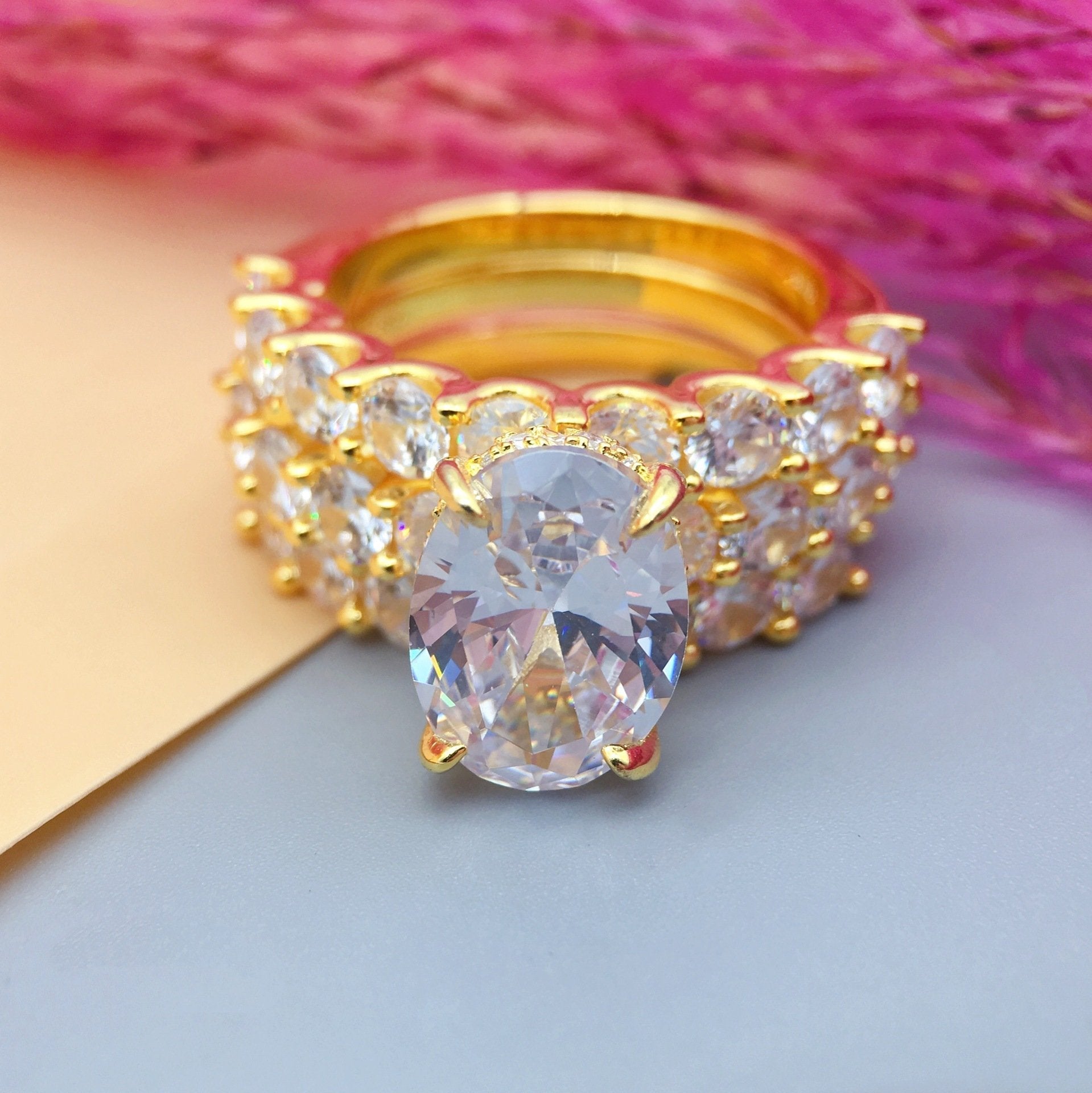 Greta – Inel din argint cu diamant.