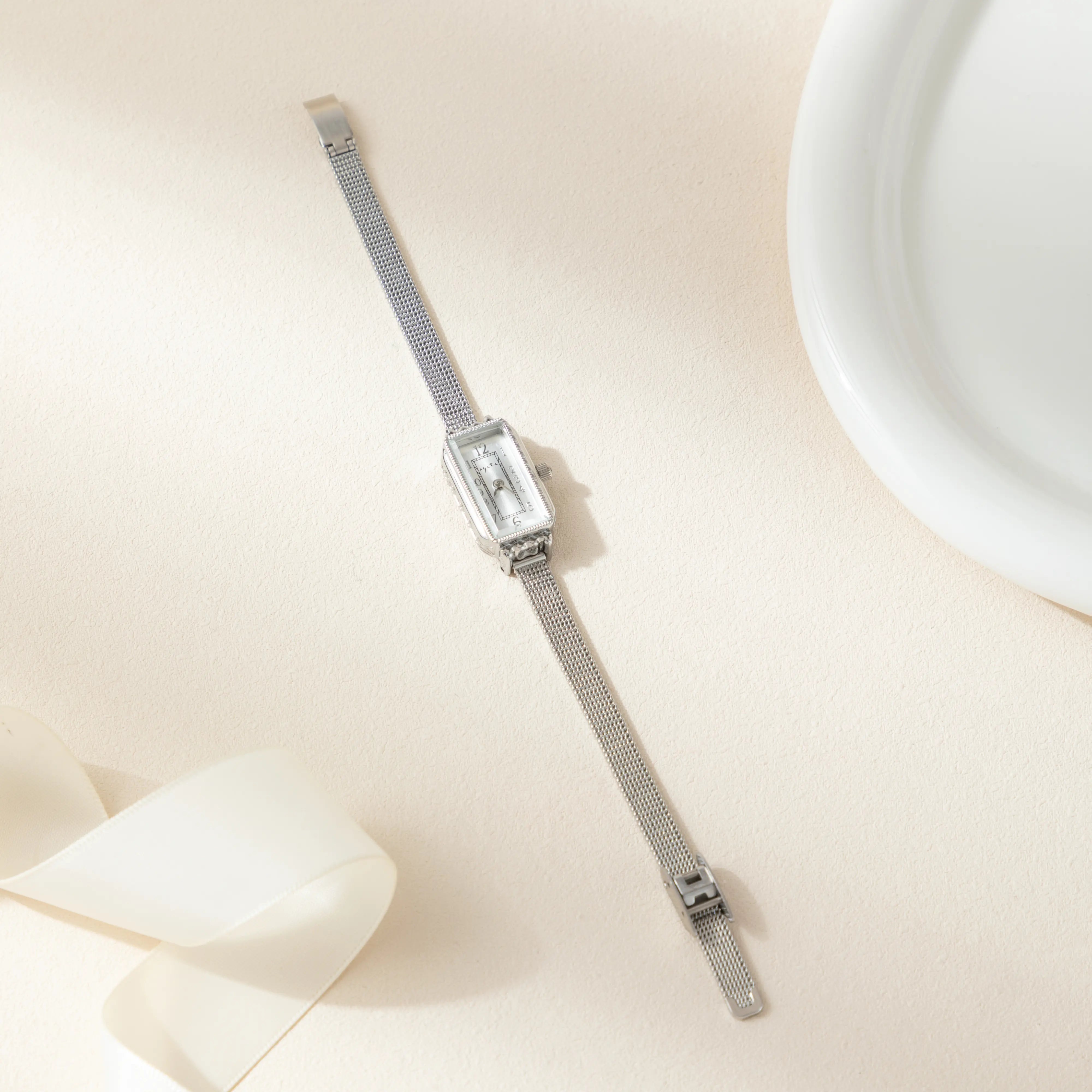 Theresa – Ceas cu cadran dreptunghiular.