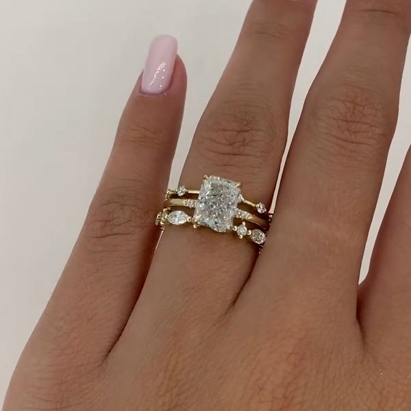 Nora – Inel de diamant cu design stratificat.