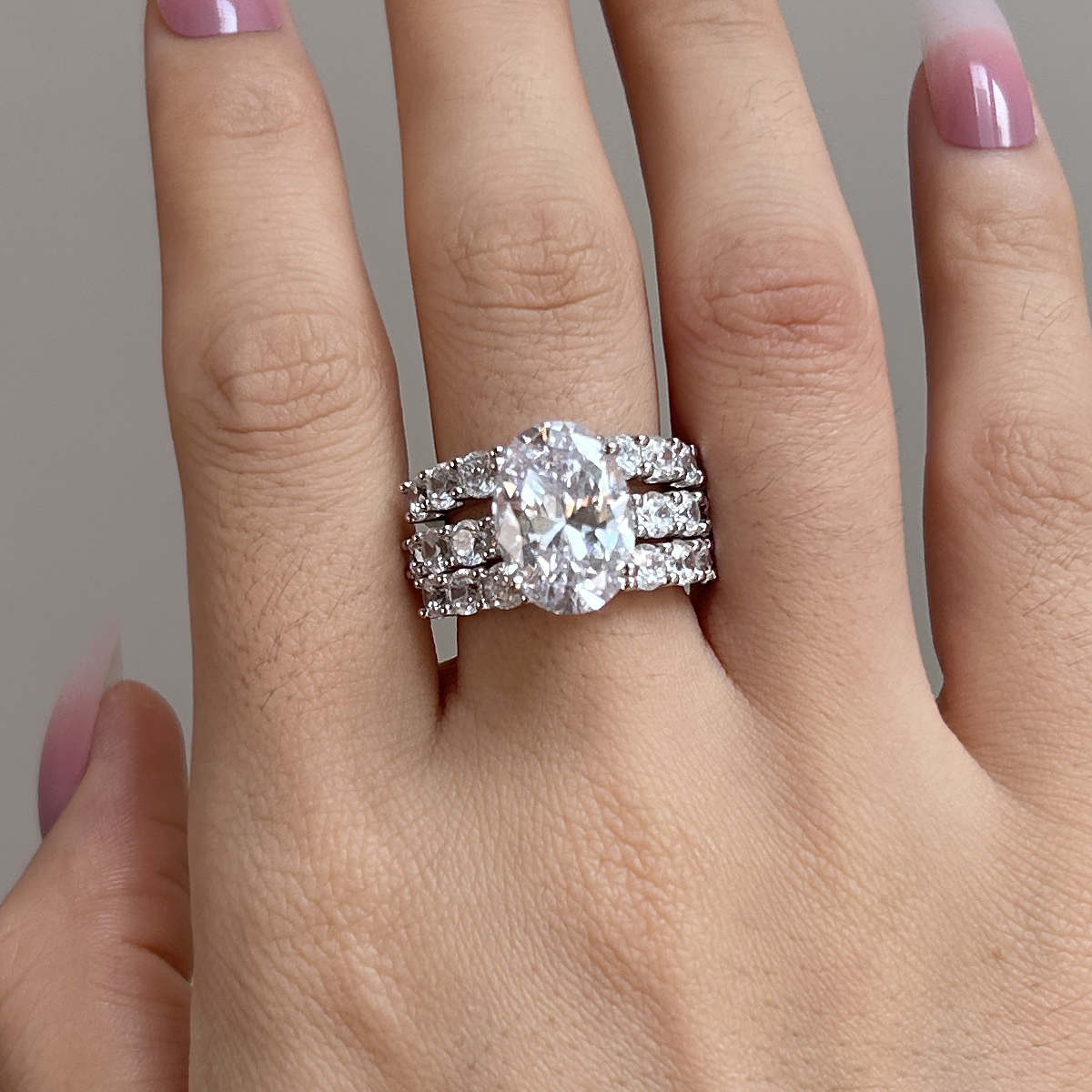 Greta – Inel din argint cu diamant.