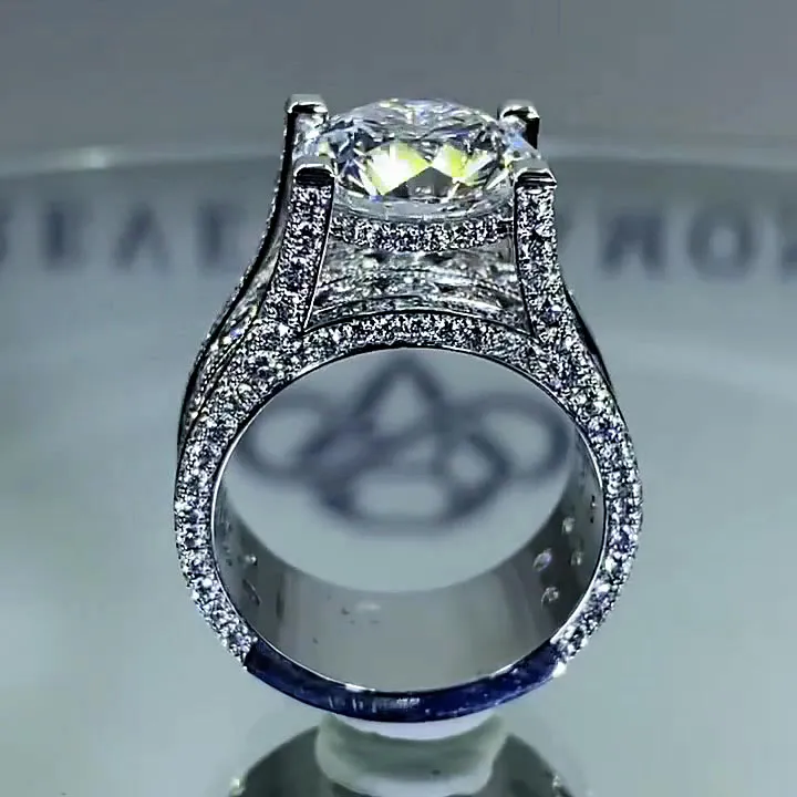 Jasmin – Un inel de diamant foarte strălucitor cu ramă vintage