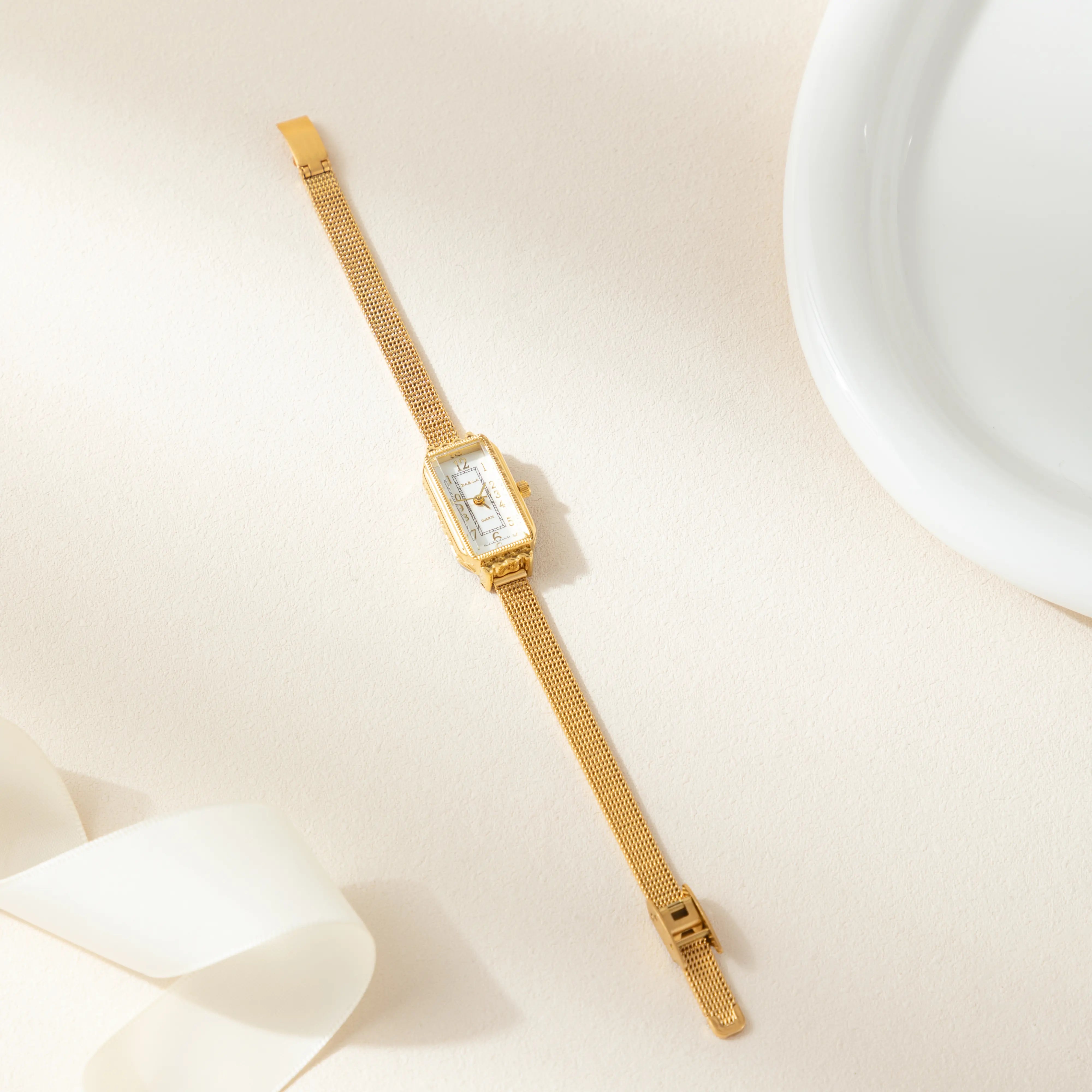 Theresa – Ceas cu cadran dreptunghiular.