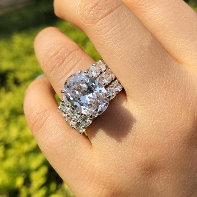 Greta – Inel din argint cu diamant.