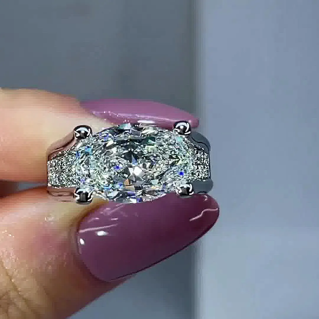 Viktorie – Inel strălucitor cu accente laterale.