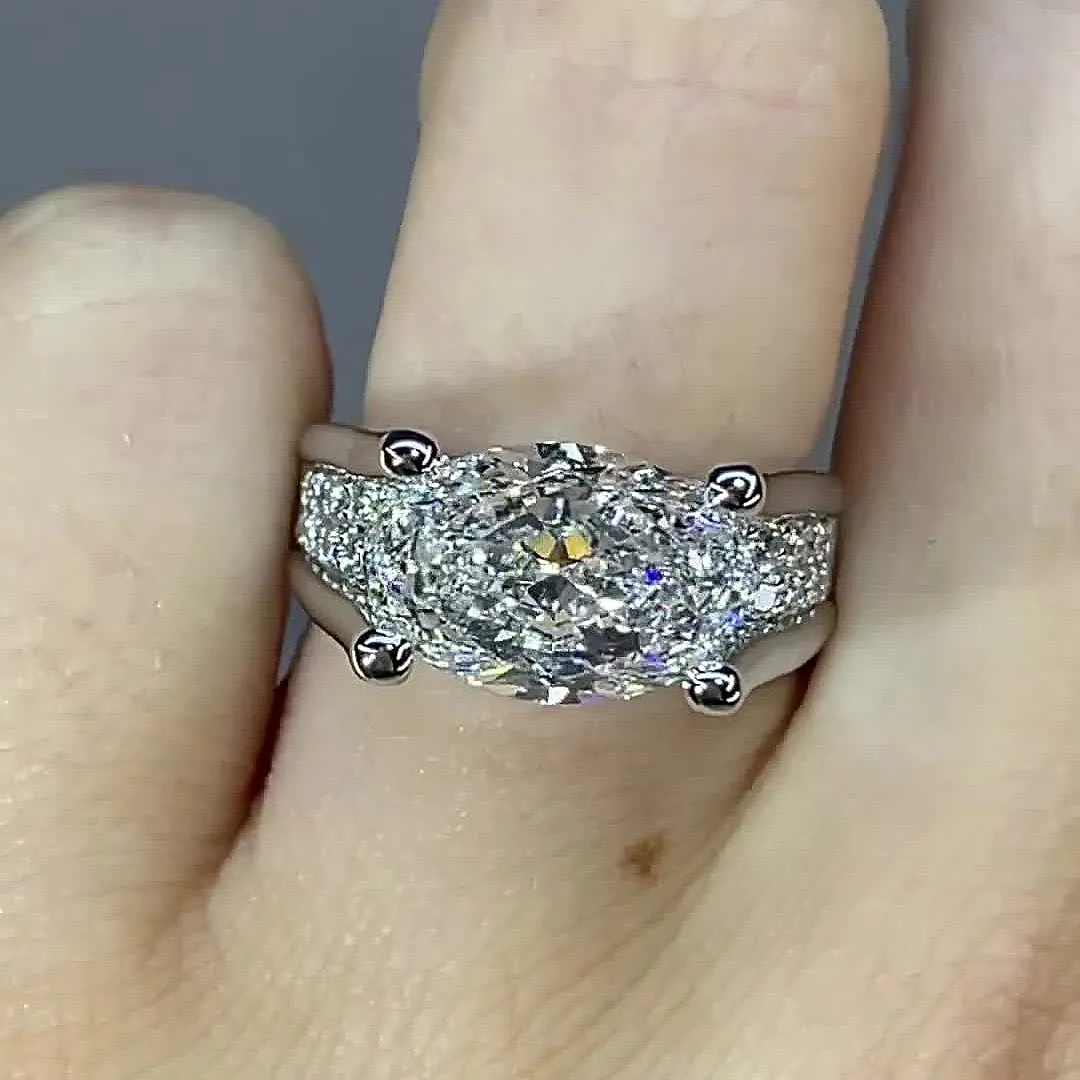 Viktorie – Inel strălucitor cu accente laterale.