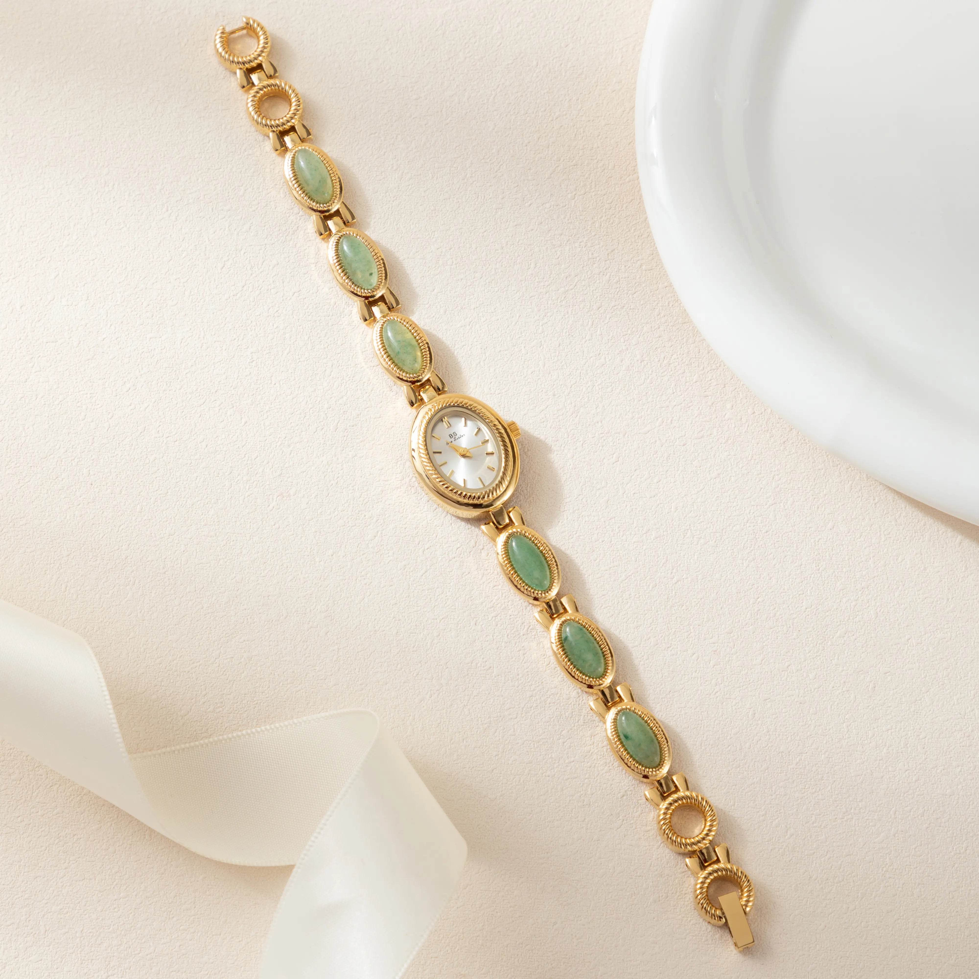 Clara – Ceas cu cadran dreptunghiular.