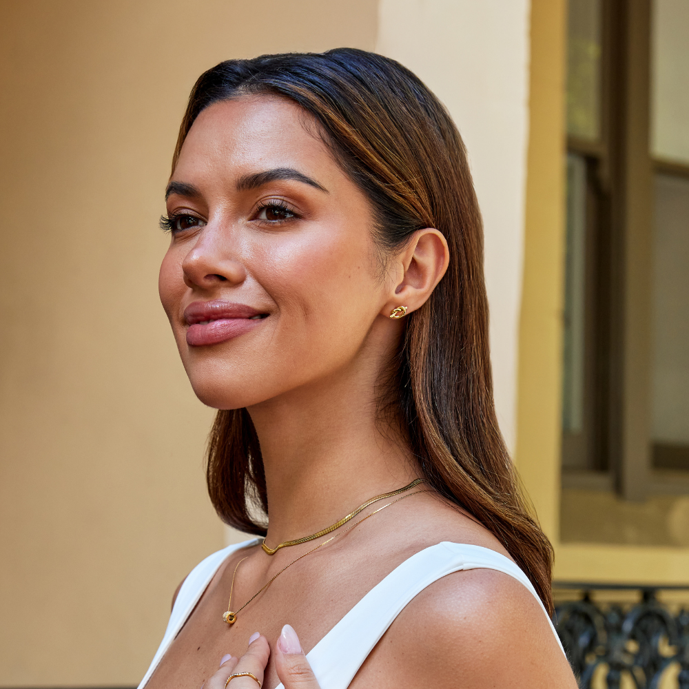 Romana – Cercei aurii cu formă împletită.