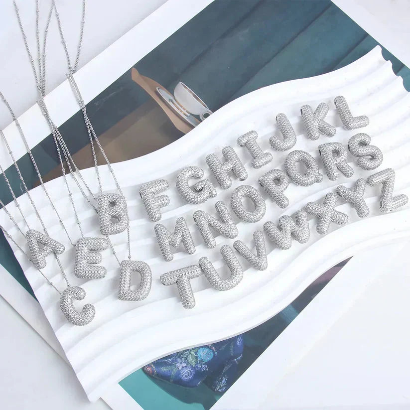 Colier cu pandantiv cu litere