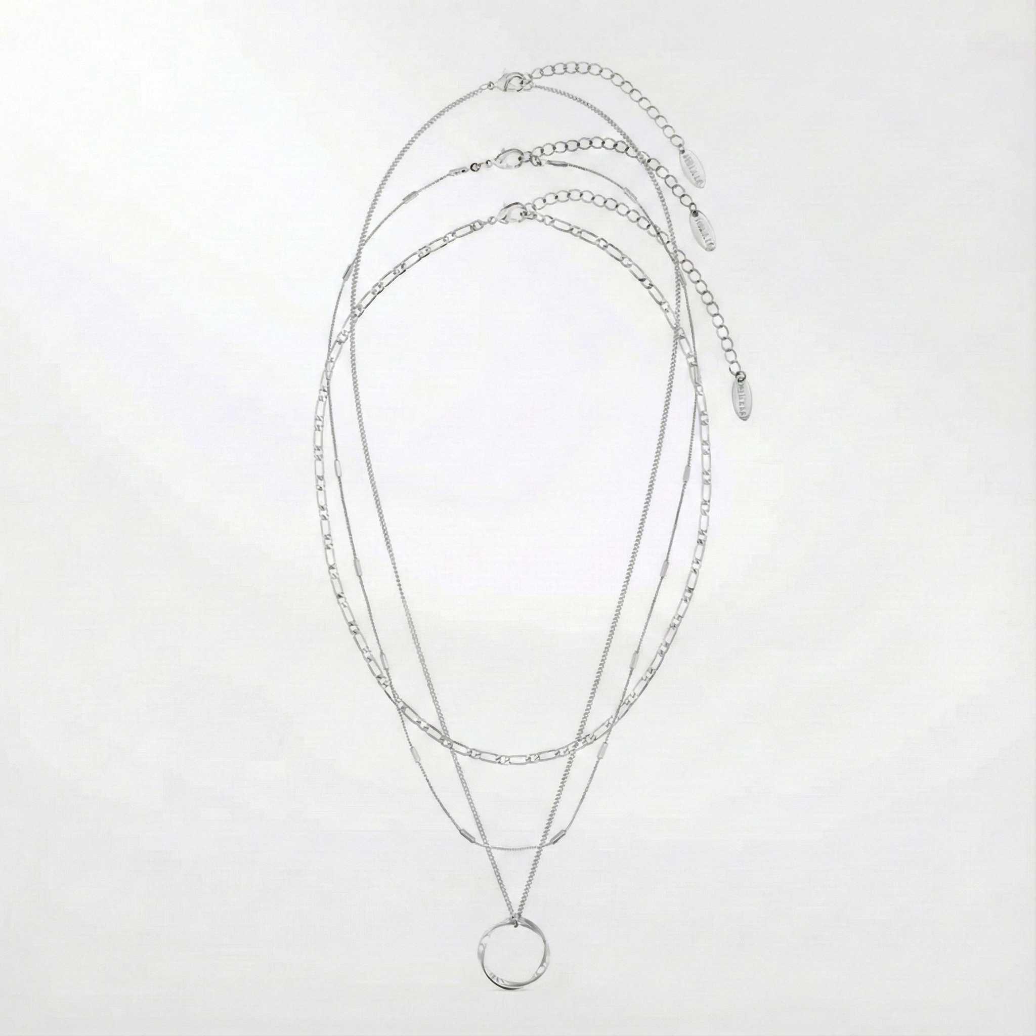 Colier deschis cu trei rânduri