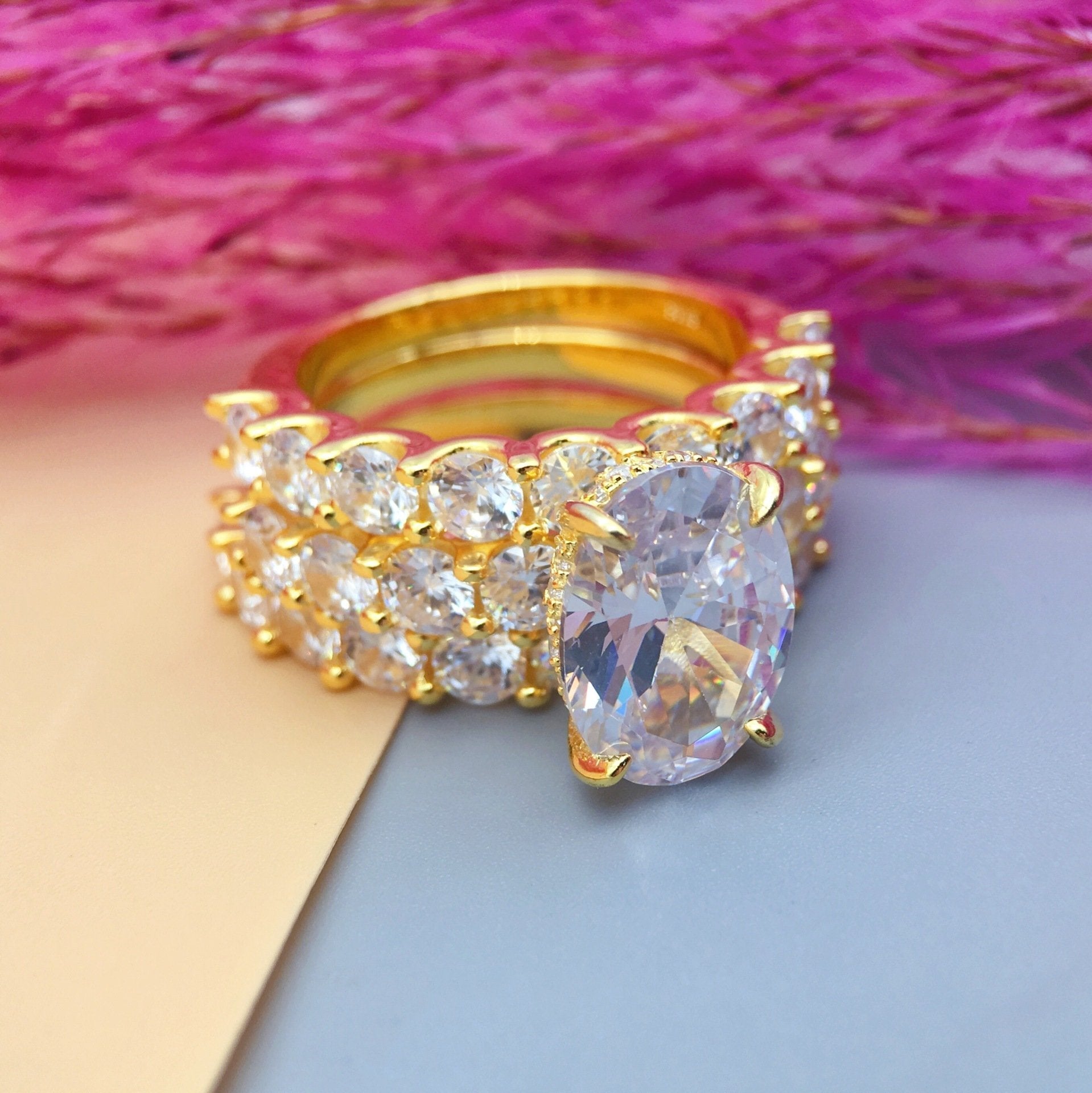 Greta – Inel din argint cu diamant.