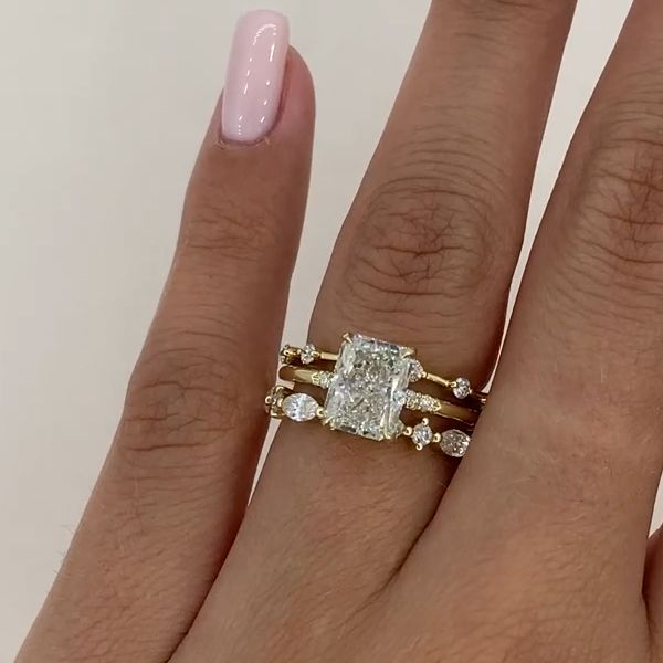 Nora – Inel de diamant cu design stratificat.