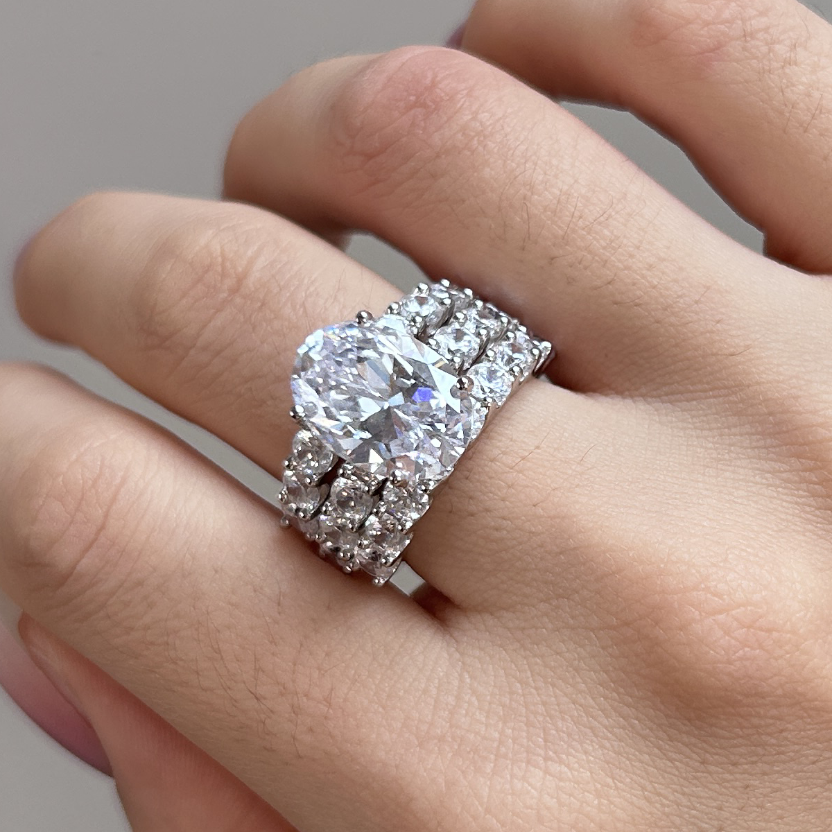 Greta – Inel din argint cu diamant.