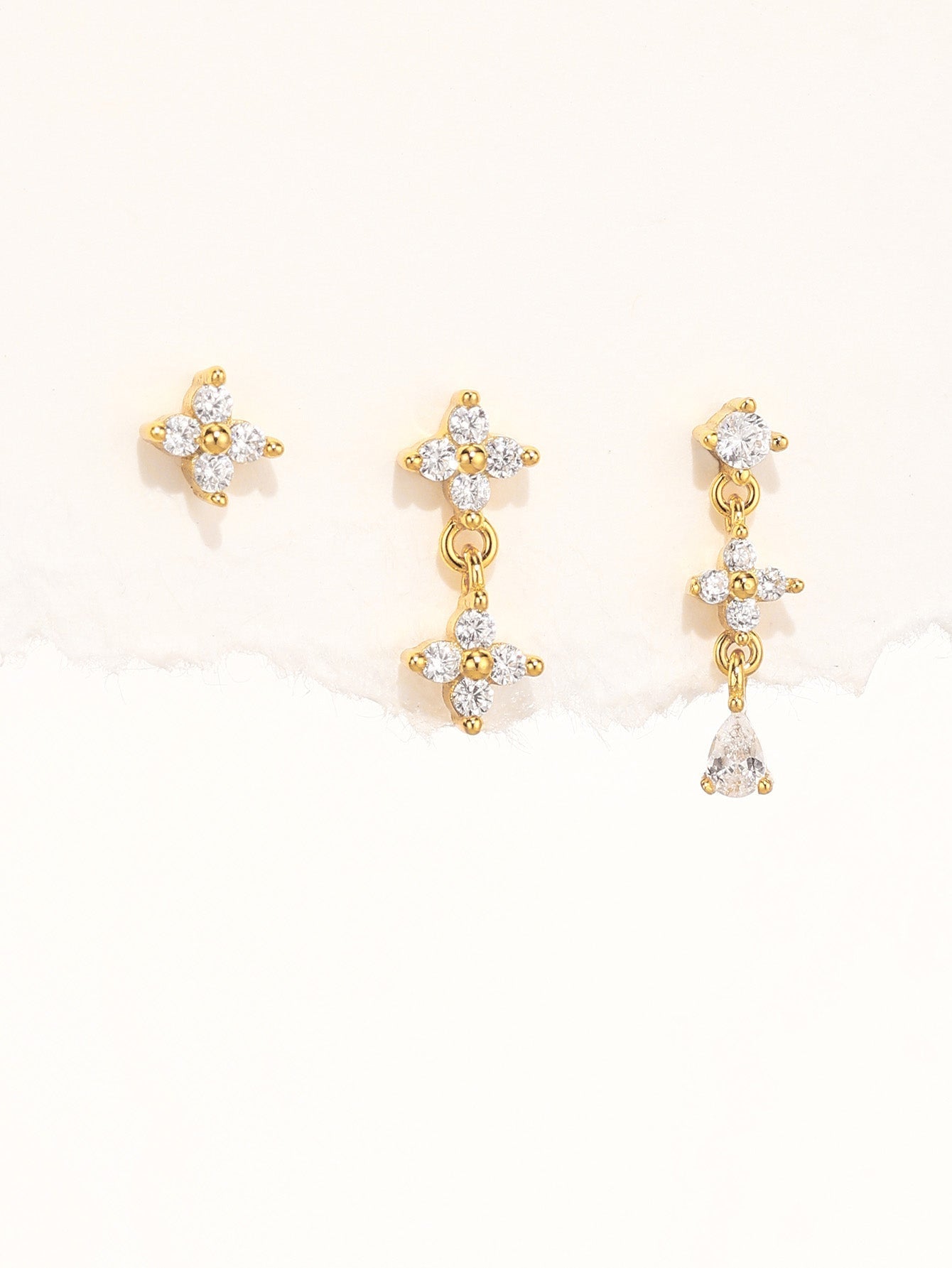 Anika – Cercei din aur cu o mișcare subtilă.