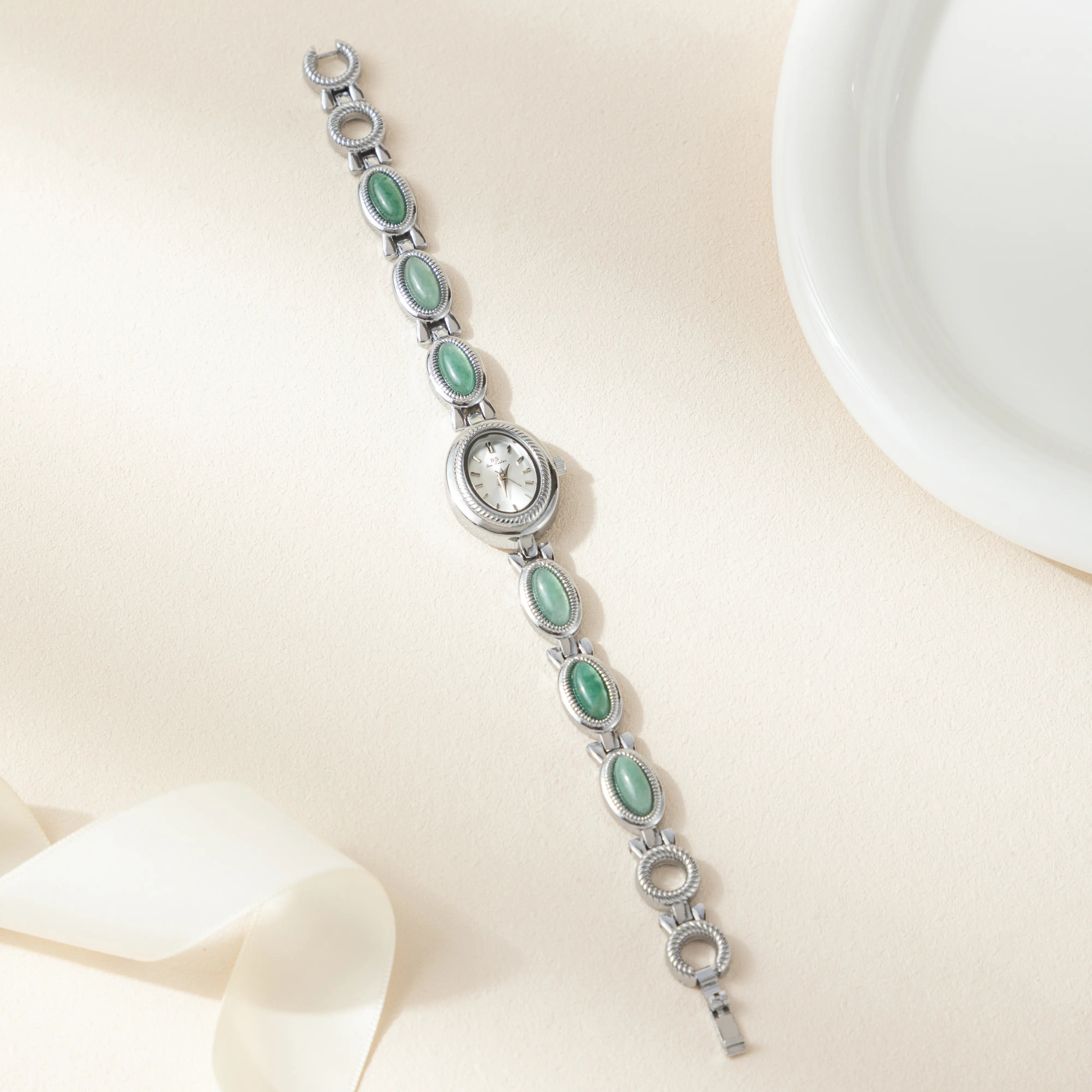 Clara – Ceas cu cadran dreptunghiular.