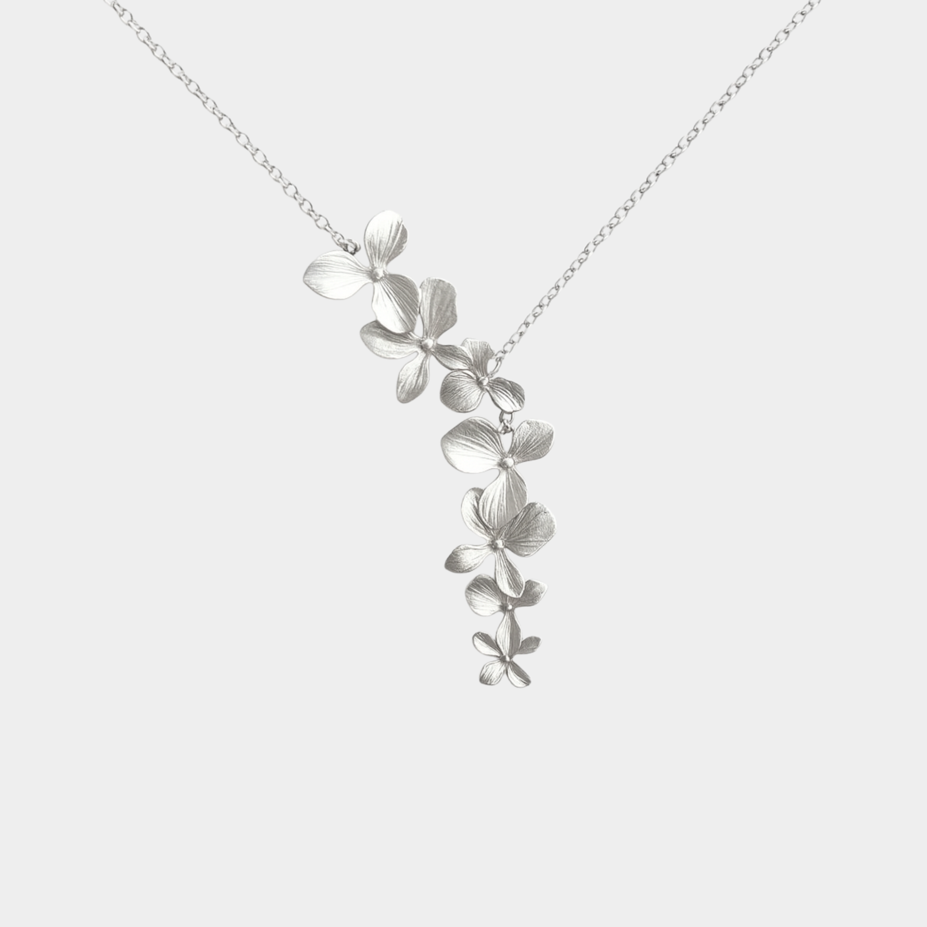 Stefanie – Colier din aur cu un design subtil în formă de cerc.