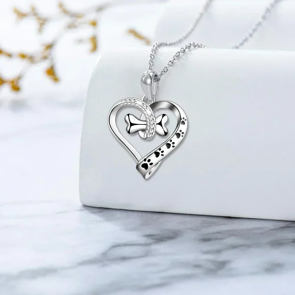 Set de bijuterii cu 2 piese cu pandantive în formă de labă, inimă și os