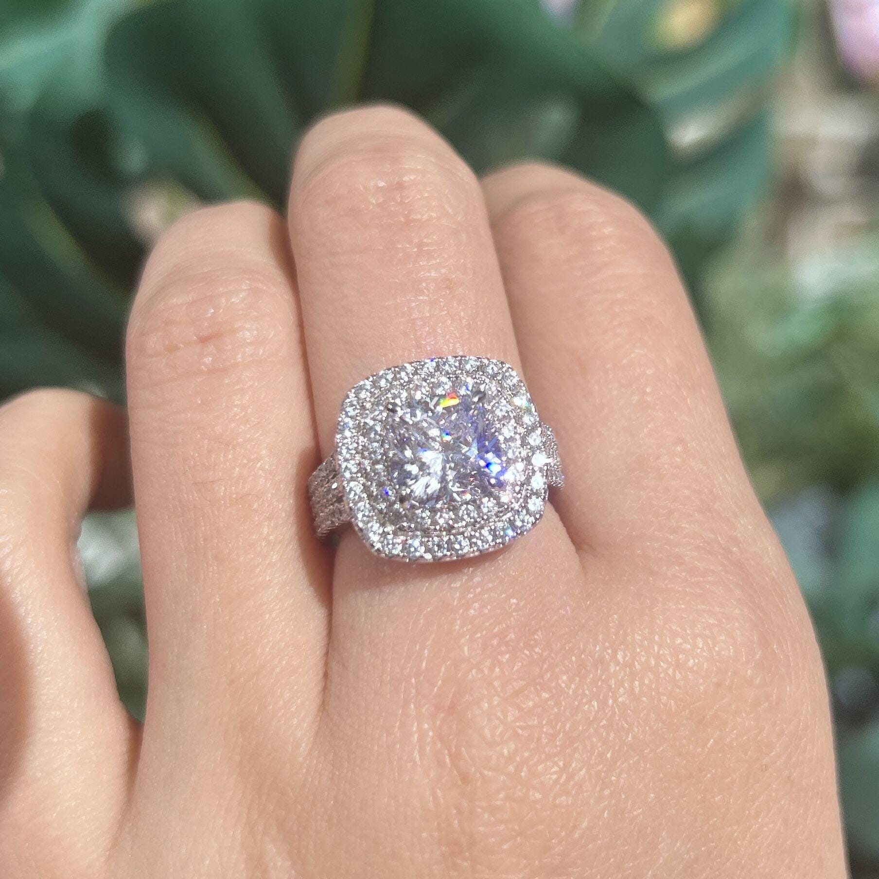 Frieda – Inel solitar cu piatră rotundă.