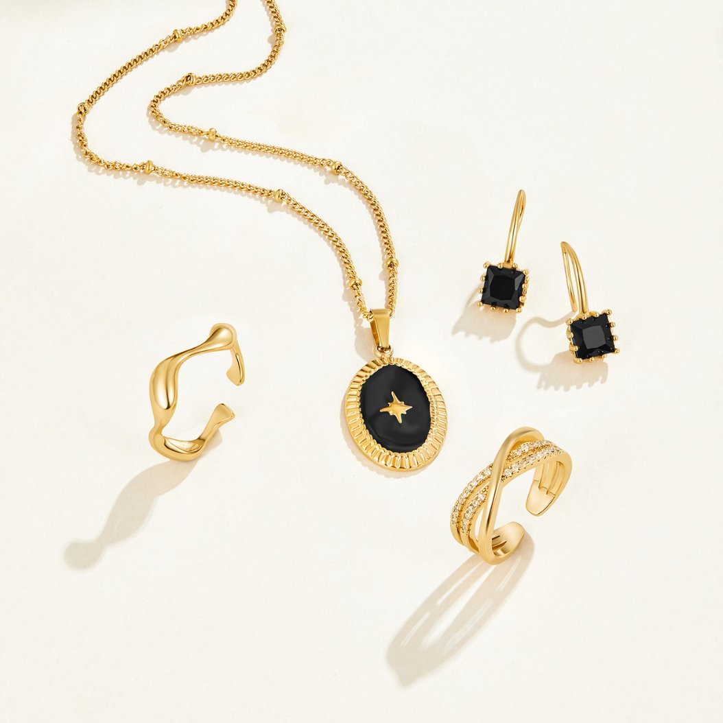 Annemarie – Cercei din argint cu o picătură delicată.