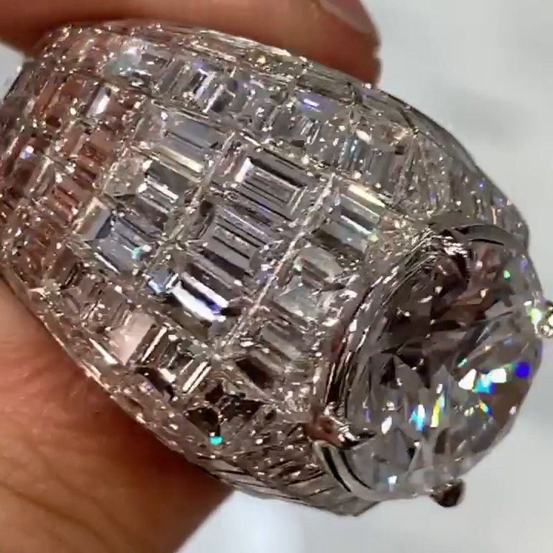 Anna-Lena – Inel din argint cu diamant tăiat rotund.