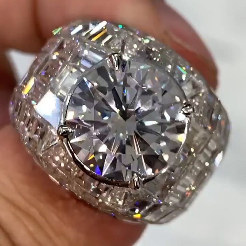 Anna-Lena – Inel din argint cu diamant tăiat rotund.