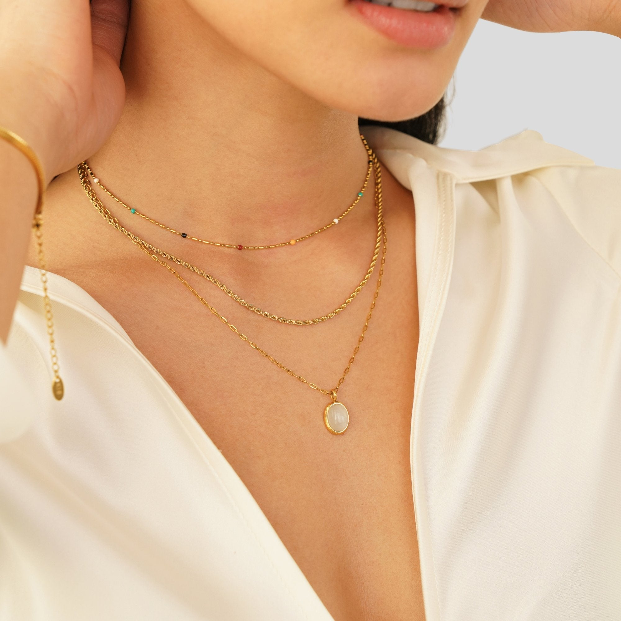 Veronika – Colier dublu din aur cu accente negre.